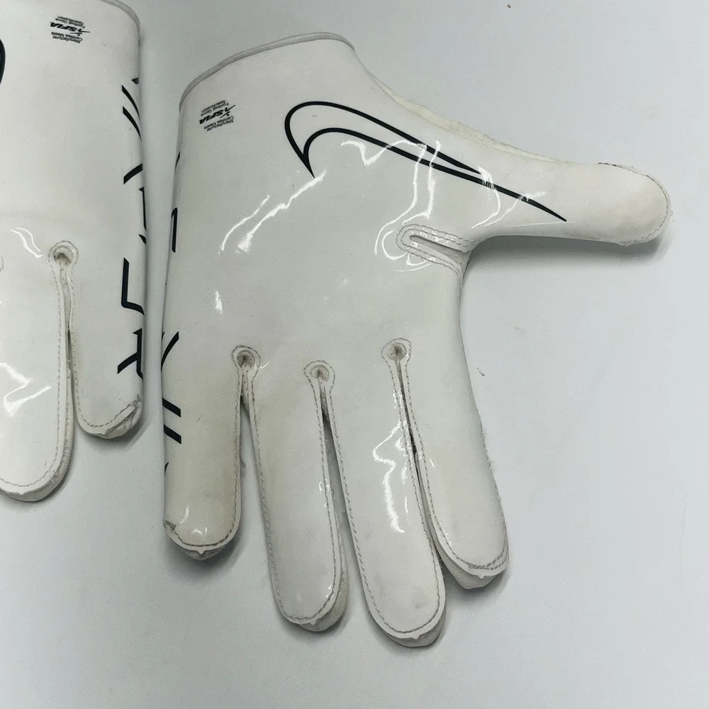 Nike gloves receiver